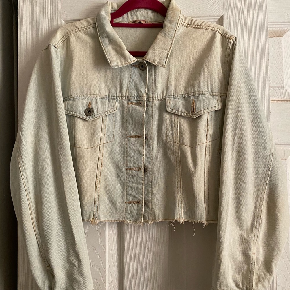 Distressed crop denim jacket